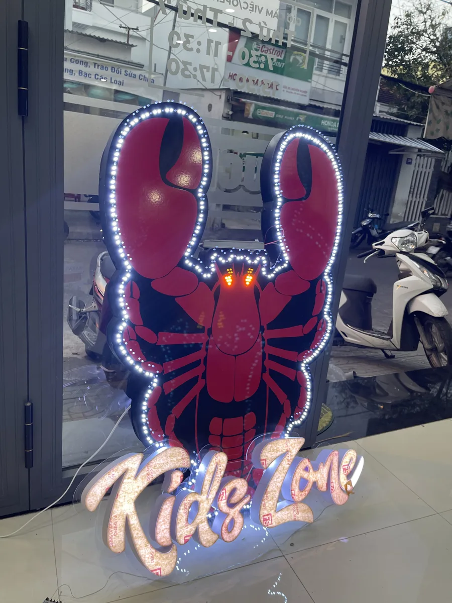 decal dán kính mặt tiền cửa hàng tại Nha Trang